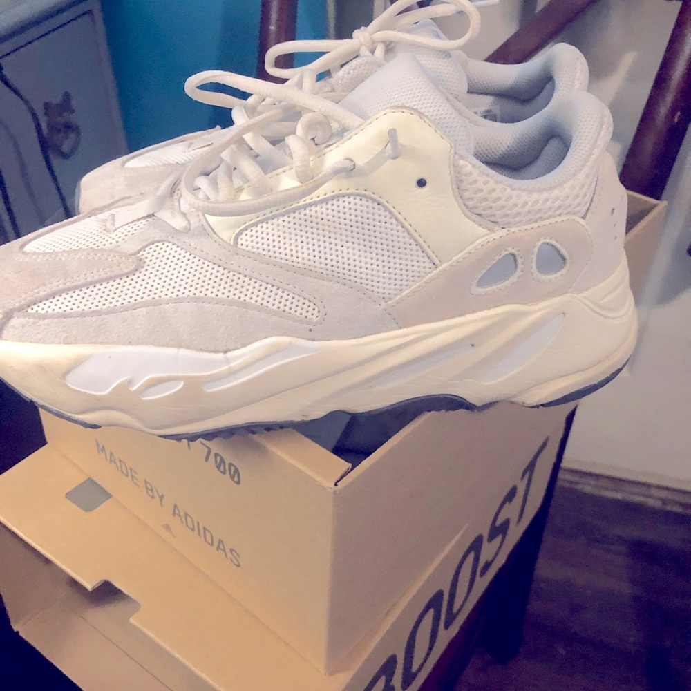 Men’s Yeezy boost 700